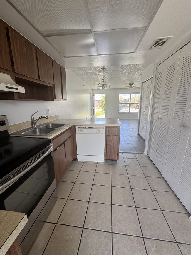 Building Photo - 37 Las Brisas Way