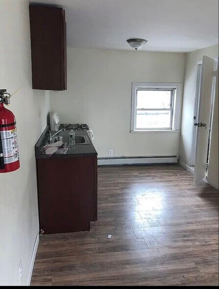 Building Photo - 173 Slater St