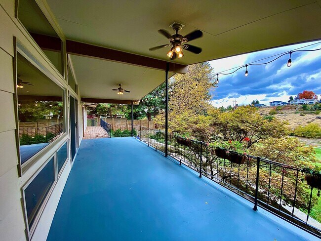 Building Photo - Stunning, 4 Bedroom, 3500 Square Foot, Highland's Home in Boise's North End