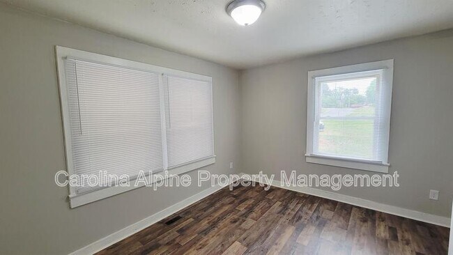 Building Photo - 419 Pine St