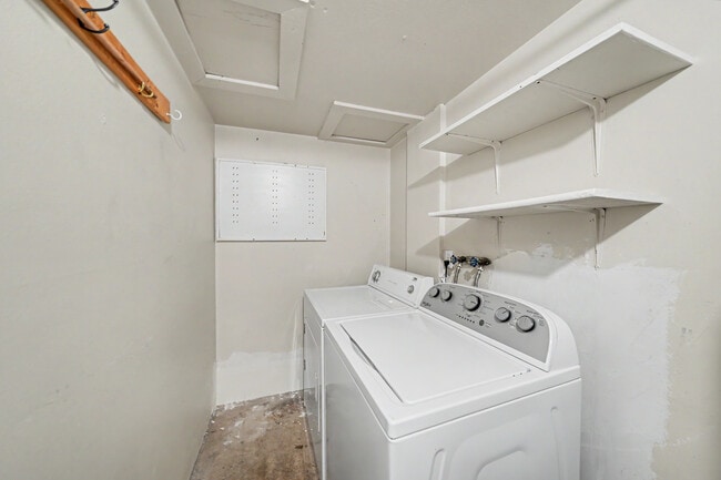 Building Photo - 3280 Madison Ave
