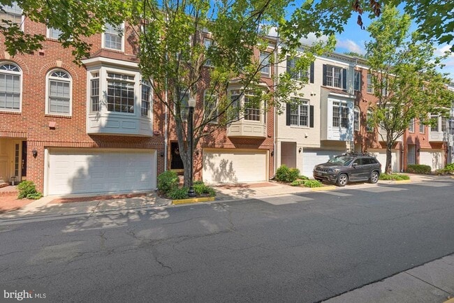 Building Photo - 1614 Leeds Castle Dr