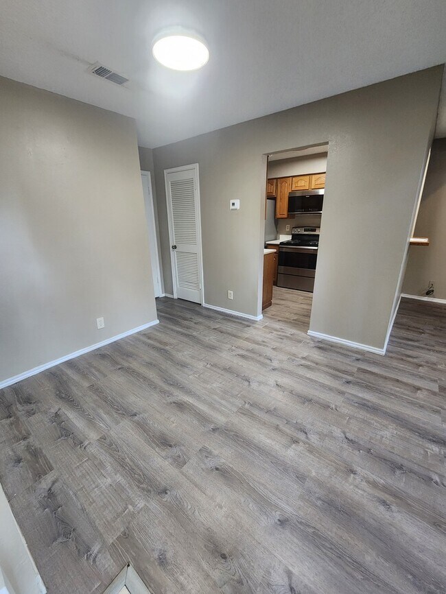 Building Photo - 1 bed 1.5 bath at Sagewood Condominiums, 2...