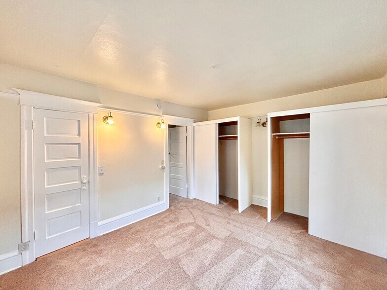 Building Photo - 302 W Olympic Pl