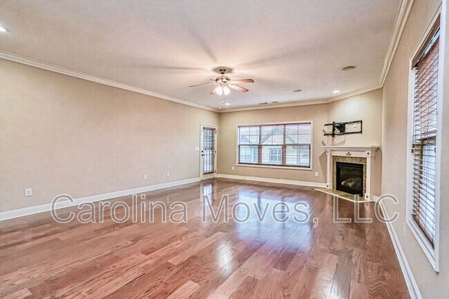 Building Photo - 213 Bell Heather Ln