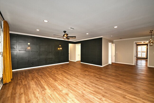 Building Photo - ALAMO HEIGHTS SCHOOL DISTRICT CONDO