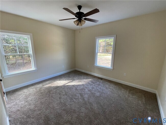 Building Photo - 2948 Pineview Dr