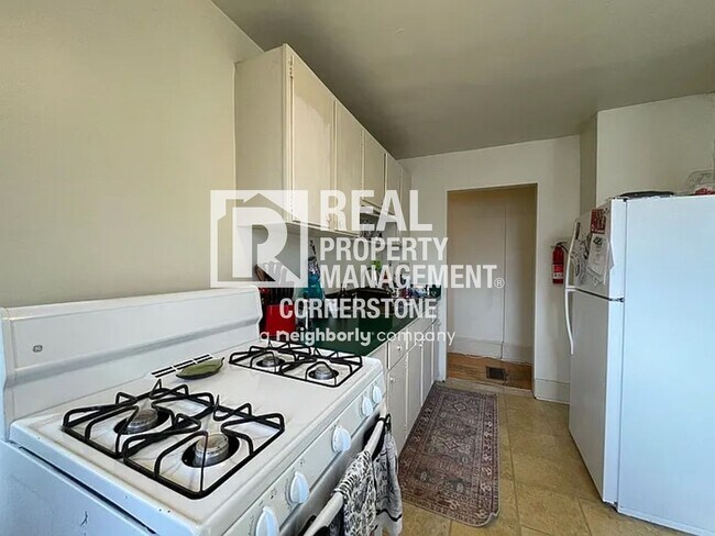 Building Photo - 808 W Kalamazoo Ave