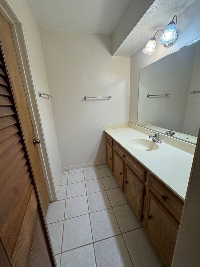 Building Photo - 22803 Trailwood Ln