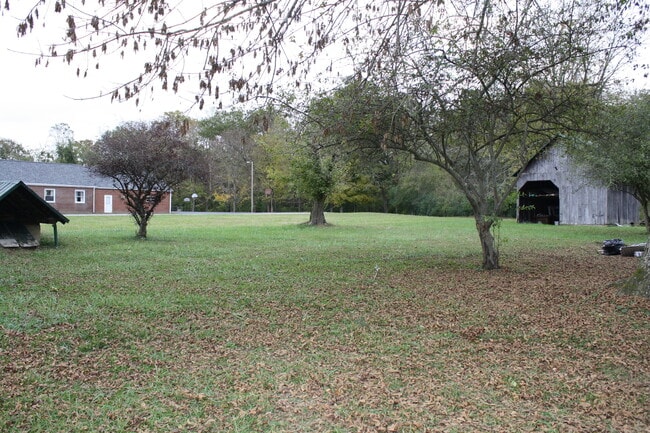 Building Photo - Andersonville 37705 - 3 bedroom, 1 bath home with a wrap around porch & hardwood floors - Call Ke...