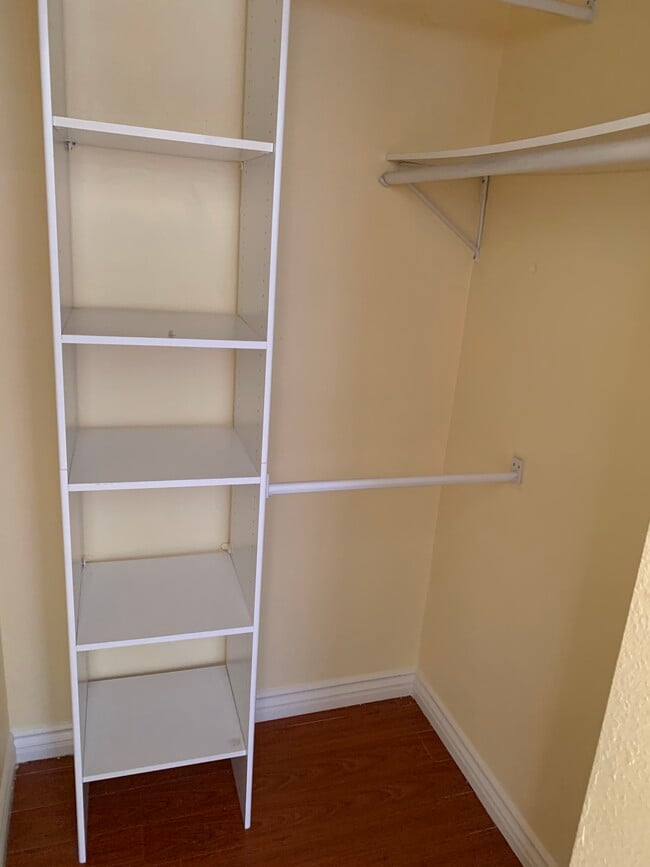 closet - 553 Lincoln Ave