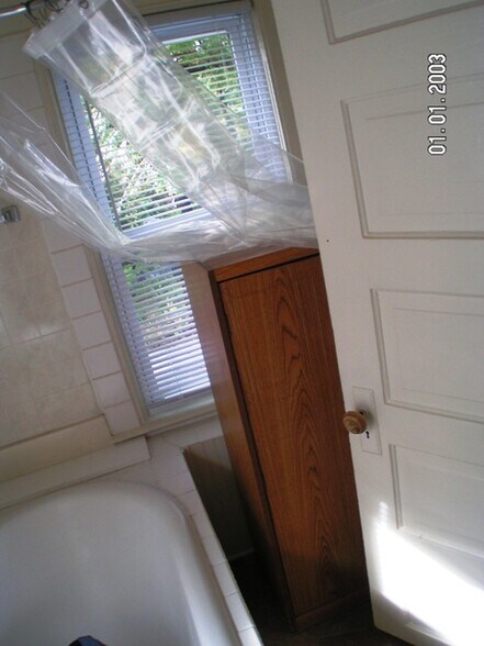 Building Photo - 2233 Buchanan Ave SW