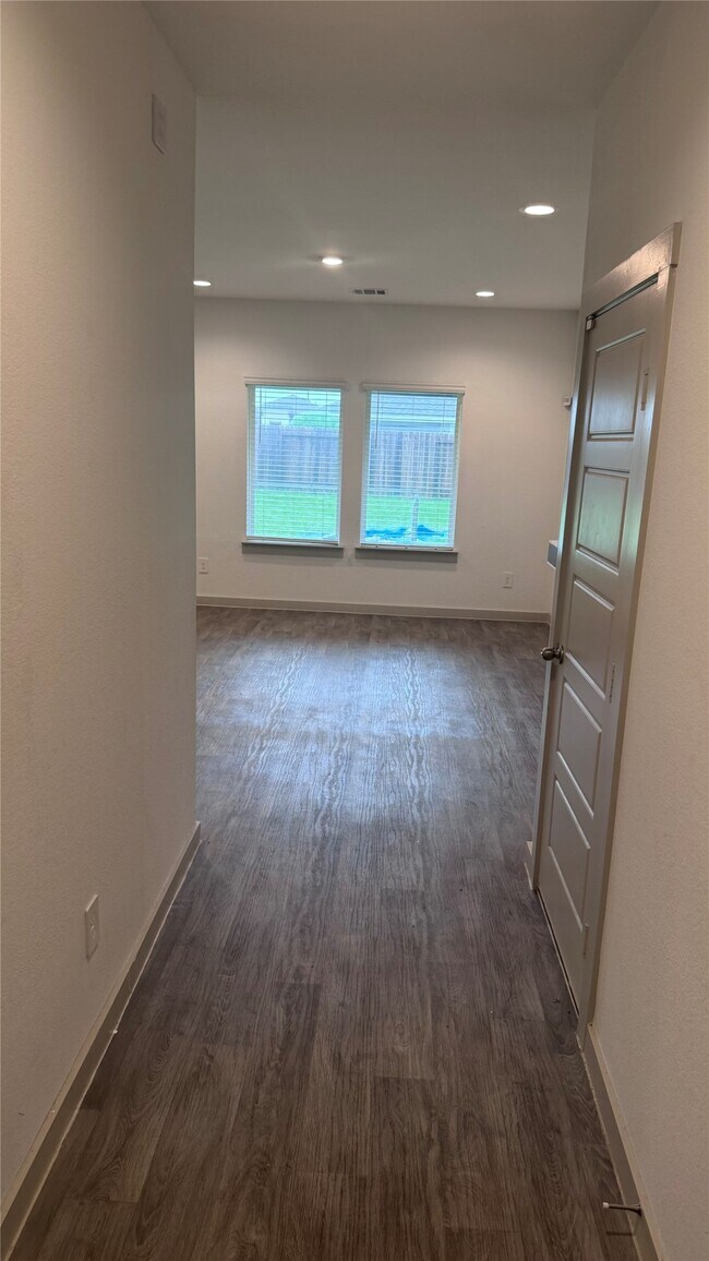 Building Photo - 7807 Cattleman Vly Dr