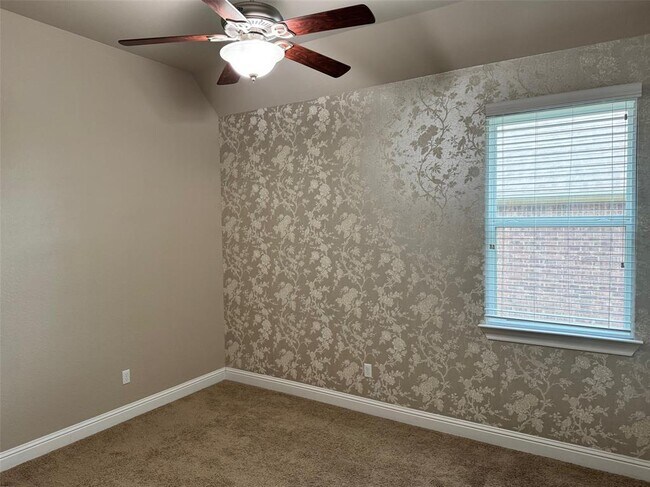 Building Photo - 8712 Vantage Point Dr
