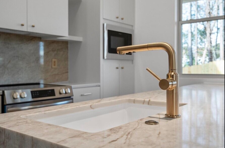 Building Photo - 137 Lakepointe Cove