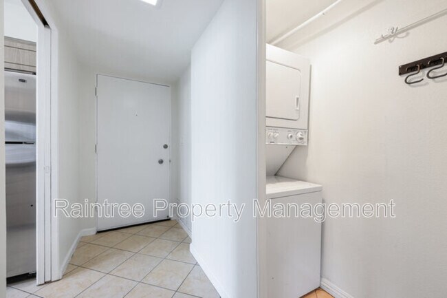 Building Photo - 620 W Solana Cir