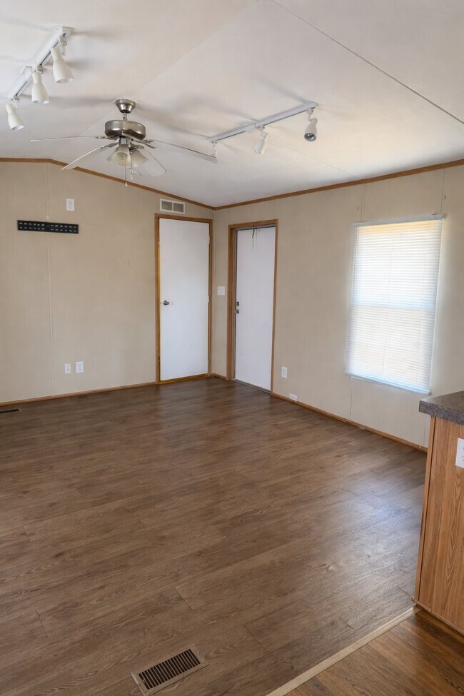Building Photo - 3a Somerset Dr