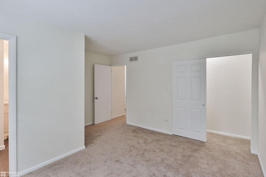 Building Photo - 305 S Warminster Rd