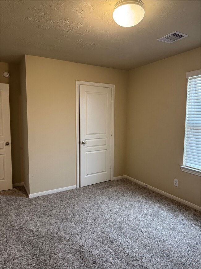 Building Photo - 8127 Almera Falls Dr