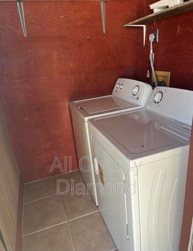 Building Photo - 4114 Holiday Dr