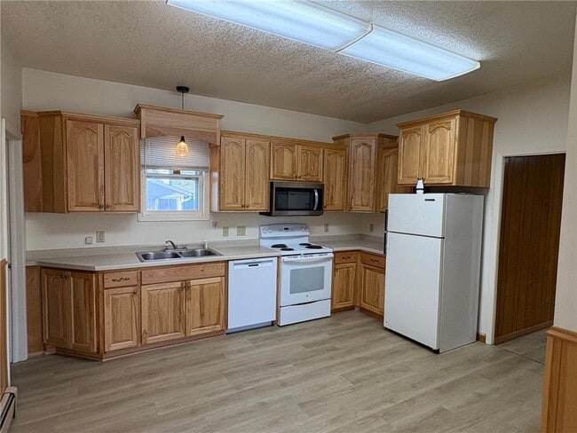 Building Photo - 216 Birch Ave S