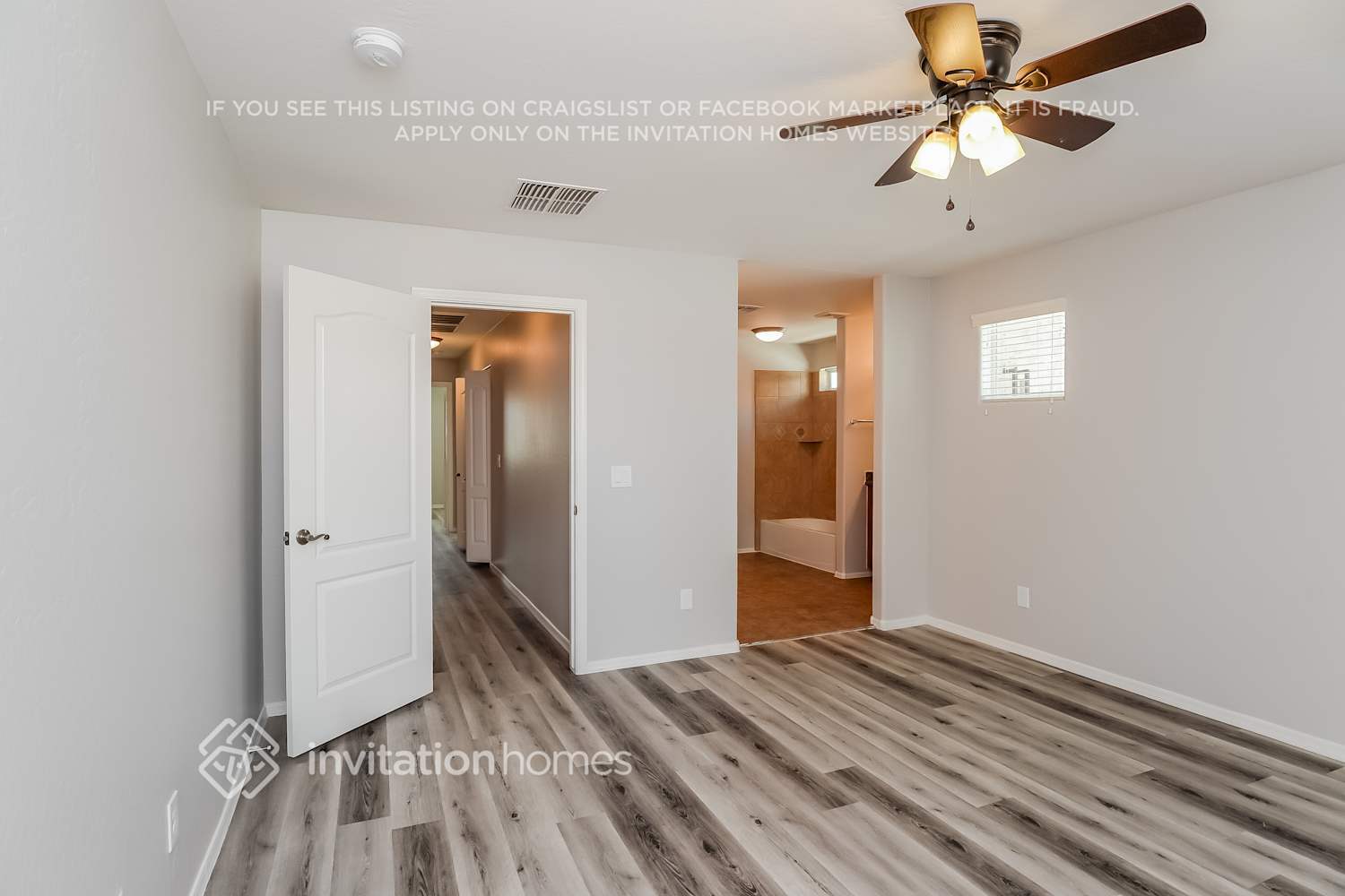 Building Photo - 10135 E Isleta Ave