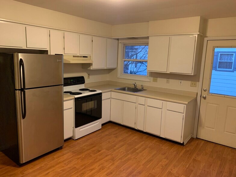 Building Photo - 12 Pine St