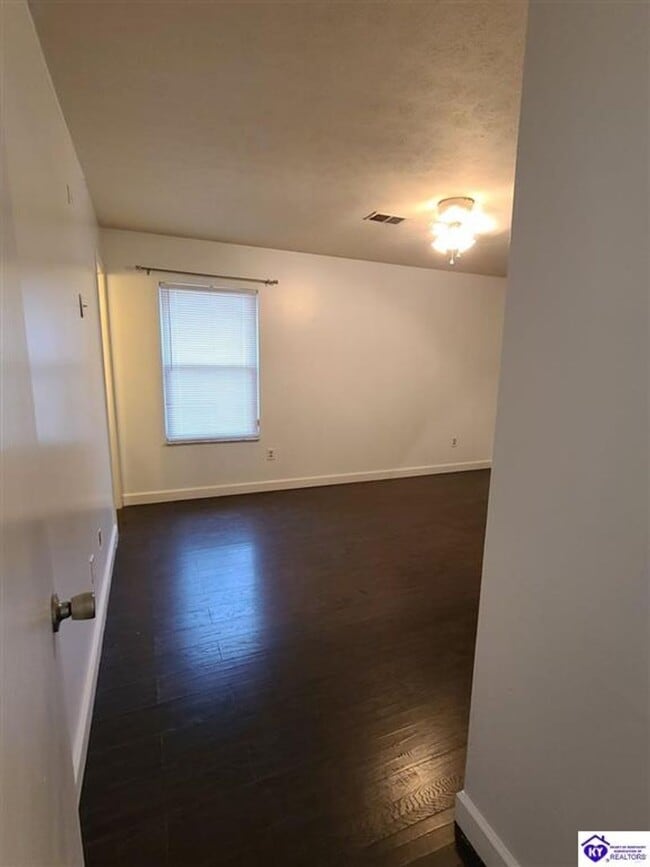 Building Photo - 1506 W Elm Rd