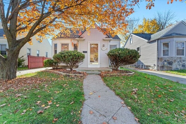 Primary Photo - 1771 Dee St
