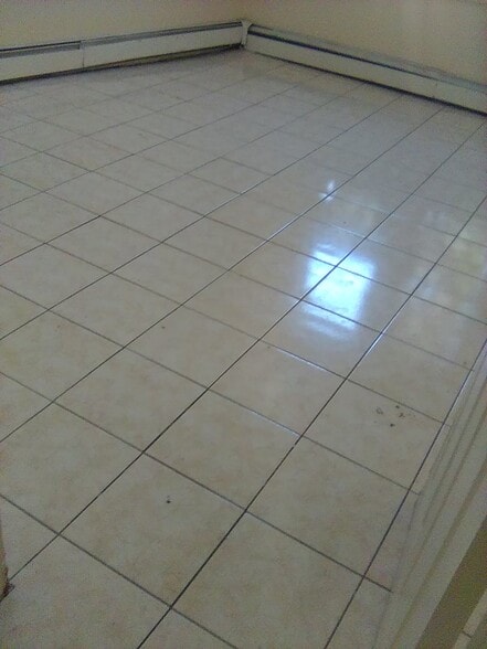 Building Photo - 92 Holly St