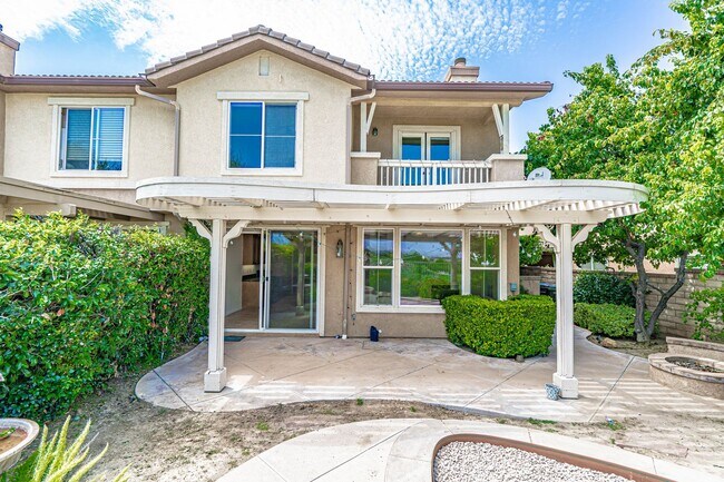 Building Photo - Bella Ventana 3 Bedroom Rental Home in Valencia!