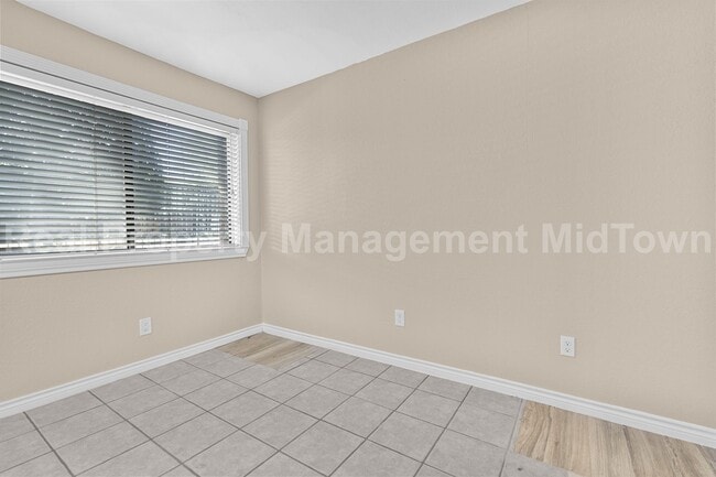 Building Photo - Cozy One-Bedroom Townhome in Prime Arlingt...