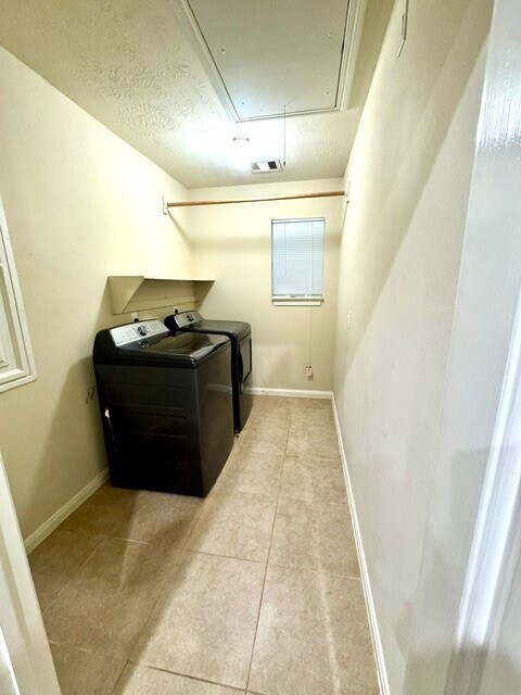 Building Photo - 2714 Brahman Dr