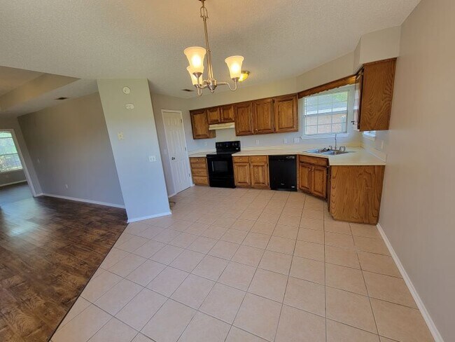 Building Photo - 1010 S Liberty Dr