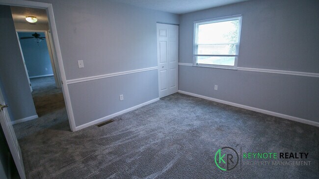 Building Photo - 6426 Silver Pheasant Ct