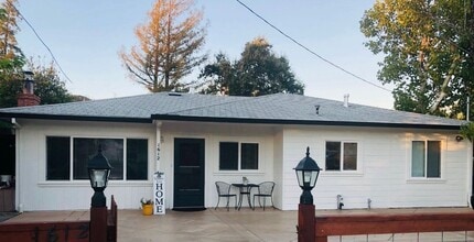 Building Photo - 3 BD/ 2BA Home for Rent-Walk to Downtown Calistoga/Private Yard + Vineyard Pergola