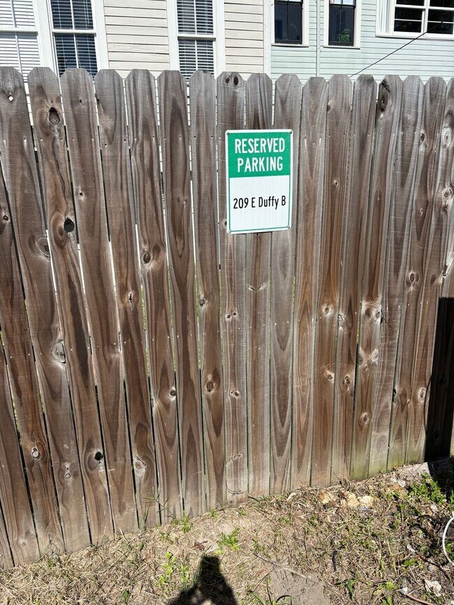 Building Photo - 209 E Duffy St