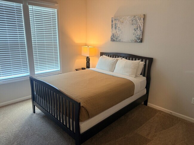 Building Photo - 609 Belle Point Dr