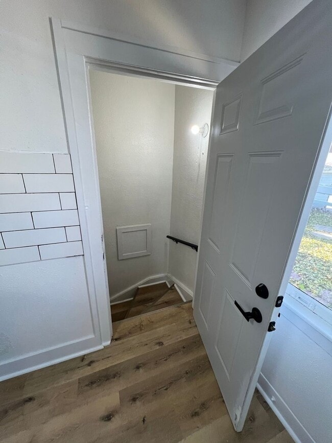 Building Photo - Brand new fully renovated 5 Bedroom Single...