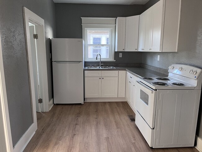 Building Photo - 2134 Hazel St