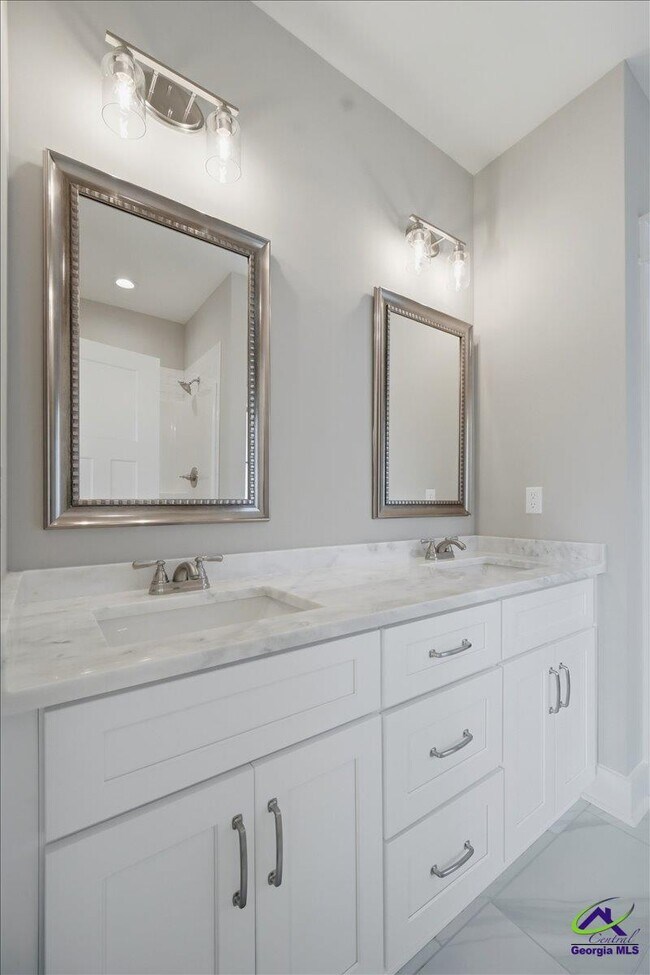 Building Photo - 307 Willowbrook Ln