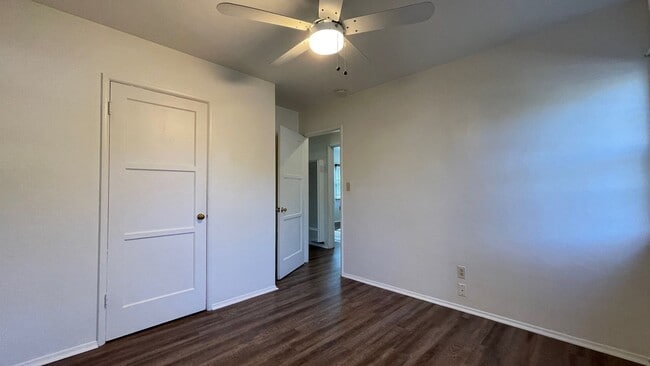 Building Photo - Short Term First Semester Lease: August - December 2026