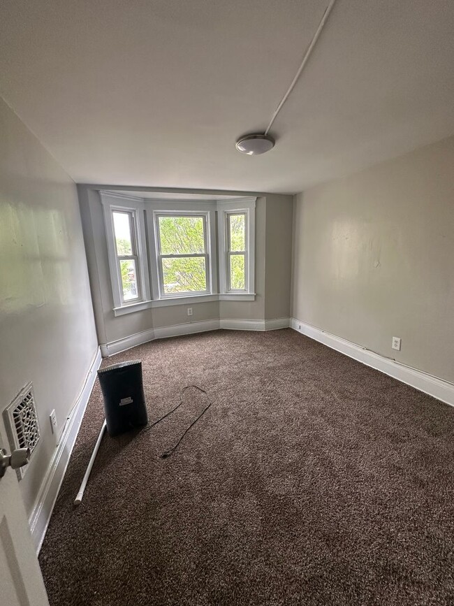 Building Photo - Cleveland East Side 3BR Single