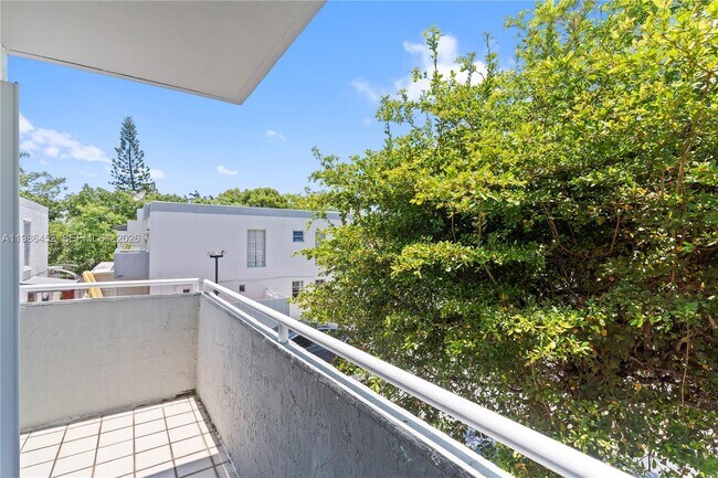 Building Photo - 3597 SW 17th St