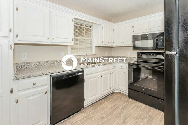 Building Photo - 3 Bedroom Pet-Friendly Home in COVINGTON, GA with Main Street Renewal