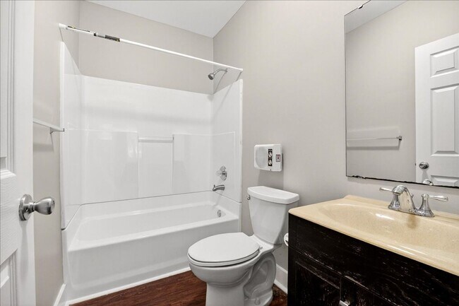 Building Photo - Stu-Stu-Studio!