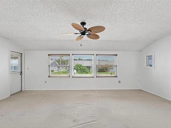 Building Photo - 2316 Lyndhurst Dr