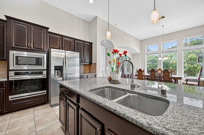 Building Photo - 15802 Pine Cone Ln