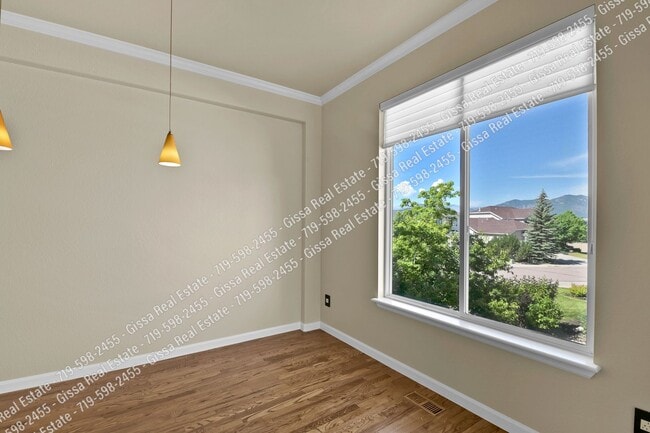 Building Photo - This beautiful 4 bedroom, 3 1/2 bathroom, ...