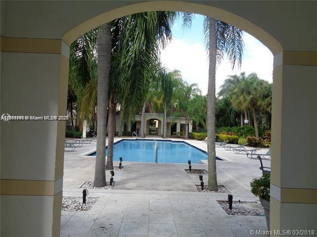 Building Photo - 650 S Park Rd